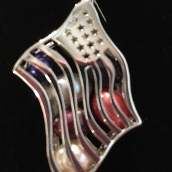 Flag pendant w/ pearls - Picture 3 of 7